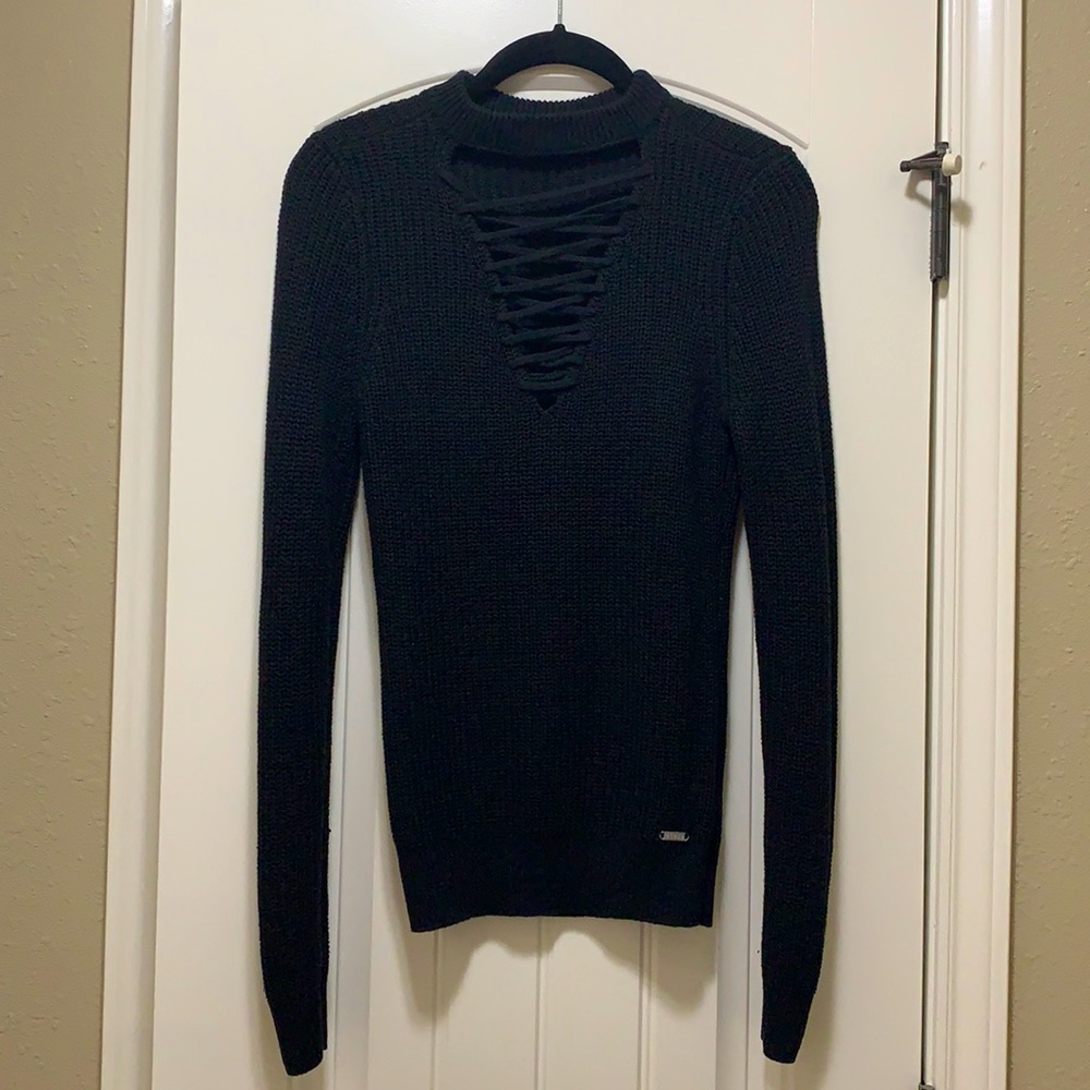 GUESS - BLACK V Neck knit sweater